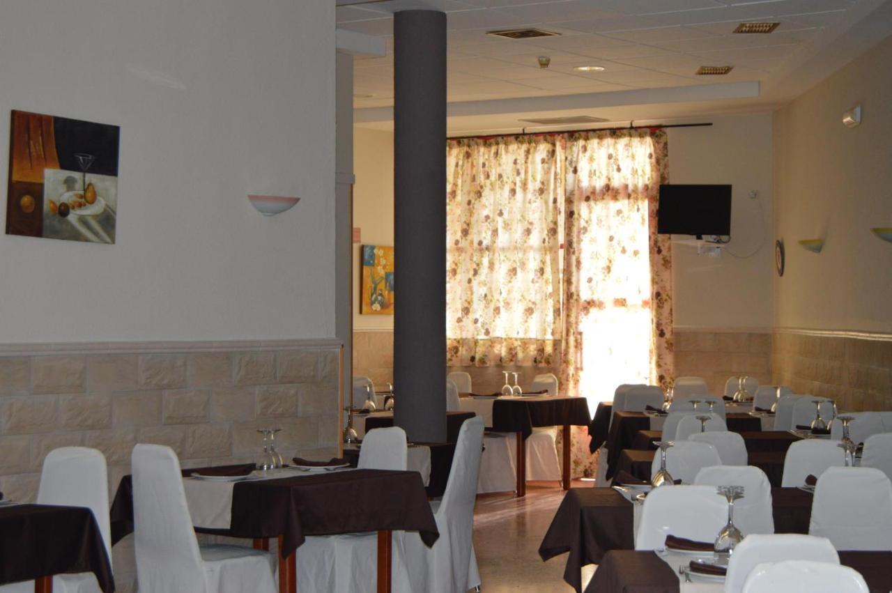 Hotel Pena Cruz Malpartida de Cáceres Esterno foto