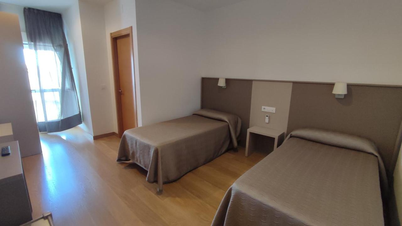 Hotel Pena Cruz Malpartida de Cáceres Esterno foto
