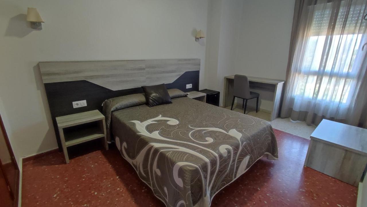 Hotel Pena Cruz Malpartida de Cáceres Esterno foto